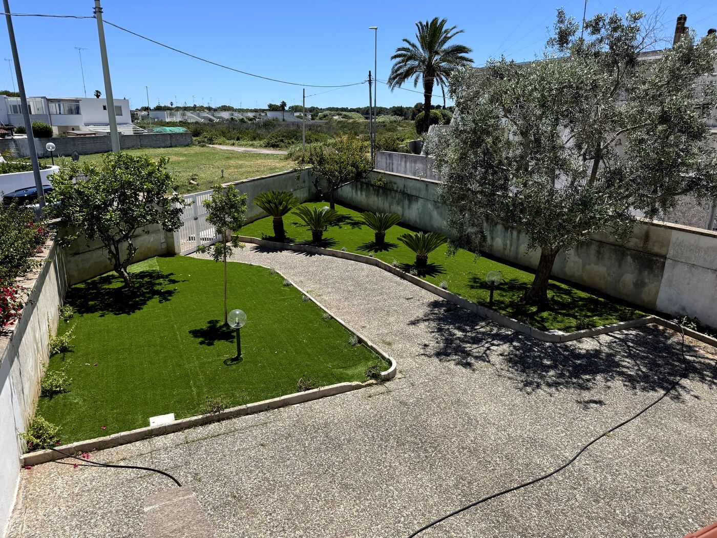 Private landscaped garden of DAMA del Salento holiday home in San Cataldo